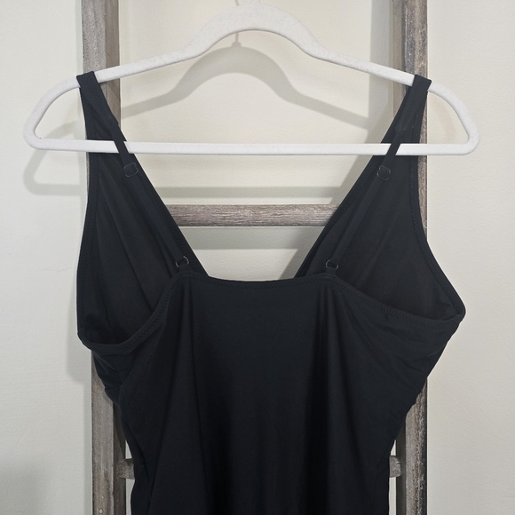 ⭐️40% Off⭐️ Old Navy Twist Front Black One Piece Swimsuit - Picture 8 of 11